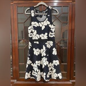 Ann Taylor MP Black, Blue and White Floral Knit Sleeveless Dress Medium Weight
